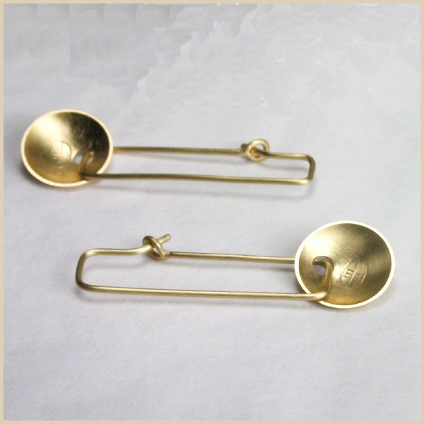 Clips with bowl gold earring